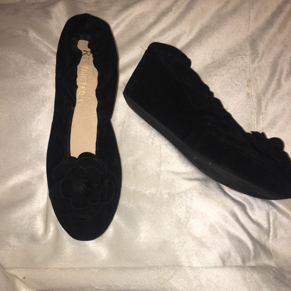 Velvet wedges